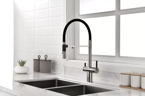 Смеситель для кухни Paulmark Gravity Gr213888-BS, с подключением к фильтру, сталь