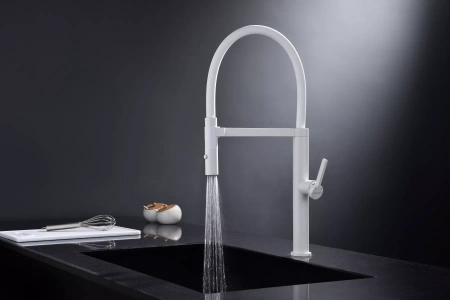 Смеситель для кухни Paulmark Leader Le214101-WH, с гибким изливом, белый