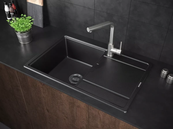 Смеситель для кухни Paulmark Kassel Ka214311-BS, с выдвижным изливом, сталь