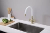 Смеситель для кухни Paulmark Salix Sa213419-BRw, с гибким изливом, бронза / белый