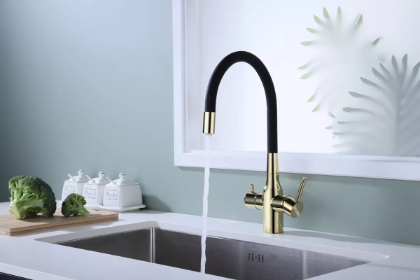 Смеситель для кухни Paulmark Salix Sa213419-G, с гибким изливом, золото