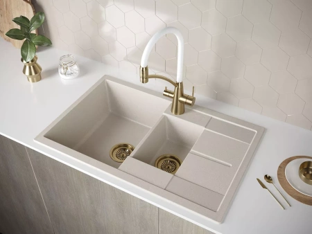Смеситель для кухни Paulmark Siegen Si213111-BRw, с гибким изливом, бронза / белый