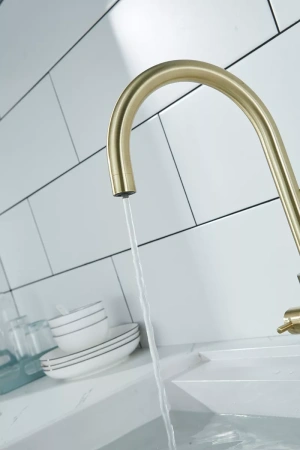 Смеситель для кухни Paulmark Essen Es213211-BR, с подключением к фильтру, бронза