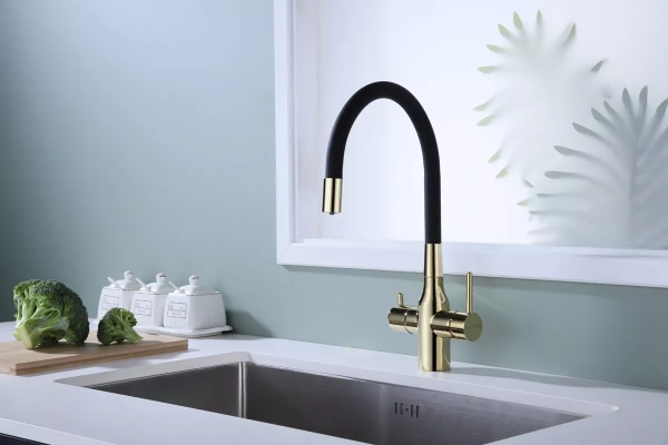 Смеситель для кухни Paulmark Salix Sa213419-G, с гибким изливом, золото