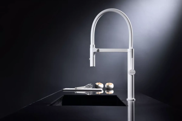 Смеситель для кухни Paulmark Leader Le214101-WH, с гибким изливом, белый