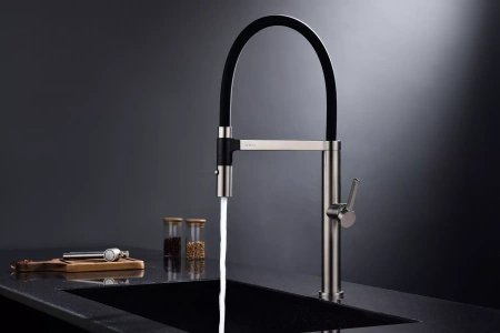 Смеситель для кухни Paulmark Leader Le214101-BS, с гибким изливом, сталь
