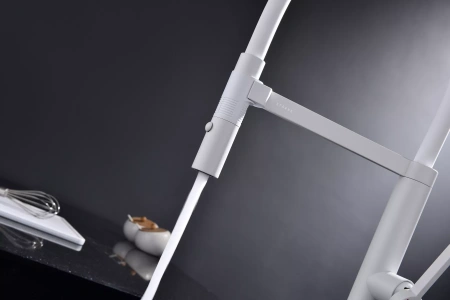 Смеситель для кухни Paulmark Leader Le214101-WH, с гибким изливом, белый