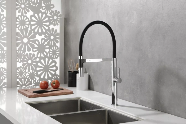 Смеситель для кухни Paulmark Leader Le214101-CR, с гибким изливом, хром