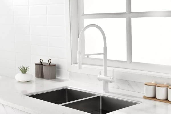 Смеситель для кухни Paulmark Gravity Gr213888-WH, с подключением к фильтру, белый